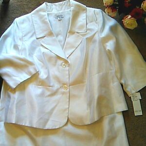 NWT Isabella Suits White Two Piece Suit